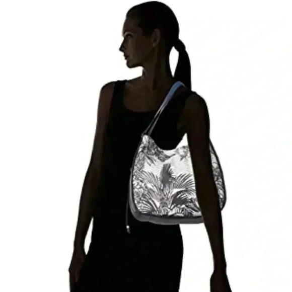 🆕 Vince Camuto Navy Blue Hayes Hobo Bag - Picture 9 of 10